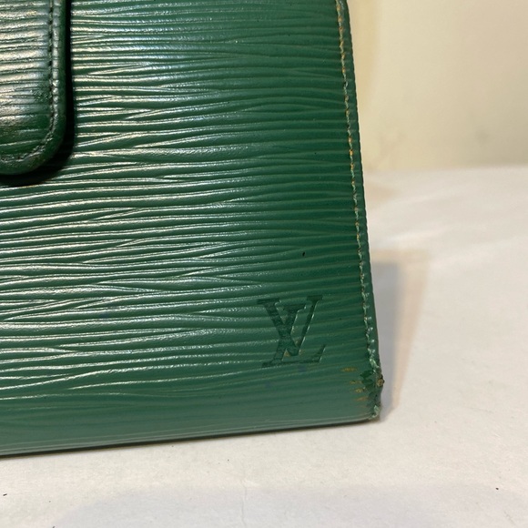 Louis Vuitton Textured Green Card Holder - Picture 5 of 13